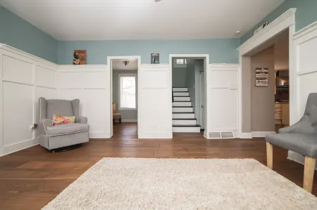 Charm& Chic in DT Lake Geneva Flexible Home Rental Отели рядом с достопримечательностью «Galena Garlic Company»