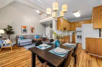 Near downtown Cary & RDU. Easy access to Raleigh, Durham and local venues.