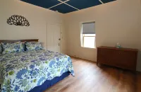 Renovated downtown Bar Harbor apartment, park and walk to shops and restaurants.