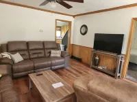 Cozy, clean 3-bedroom house with AC and WiFi in serene Brownsville, MN.