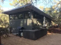 Janaza Boutique Retreat right in the middle of Halls Gap township. Pet friendly.
