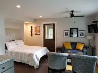 Beth's Place II - On The River - Hot Tub & New Pickleball Court! You'll love it! Hotels in Potsdam