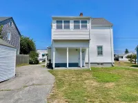 Clean & Cozy 2Bed by the Beach & Newport