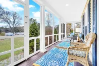 Lakefront Moose Pond Retreat 덴마크 호텔