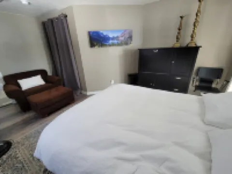Bright 1Br in Historic Home Walk to UM & Downtown Mid-Term Stays Allowed