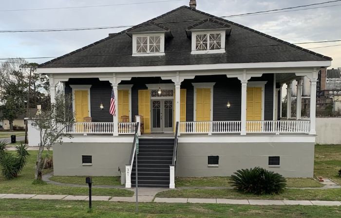 Historic Mansion, Five Miles from French Quarter