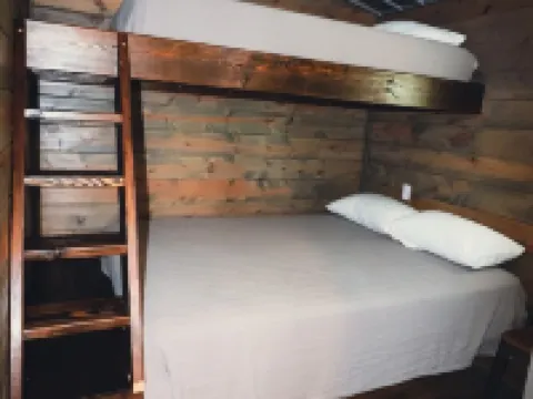 Kritter Holler Cabin a secluded relaxing retreat surrounded by beautiful nature. Hotels in Latimer County