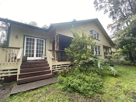 4 bed/4 bath Entire custom-built house 5 mins from Volcanoes National Park Отели в г. Волкейно