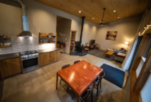 Cozy mountain retreat in the forest-close to Mt Baker Ski Area and pet friendly!