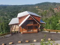 Gatlinburg Luxury Great Mountain, Views Hot Tub, Pool Table Air Hockey, Fire Pit - Private Pools