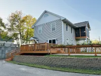 Spacious Home near Lake Minnetonka & Downtown Excelsior Hotels in Excelsior