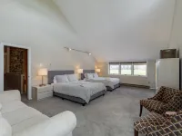 Dancing Horse Farm in Windham: Spectacular 9 Bedroom Home, 30 Acres,  Ski Lodge Hotels in Windham