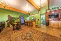 Lake Nahwatzel Resort, Cabin #2, Shared Dock just steps away! Now with WIFI!