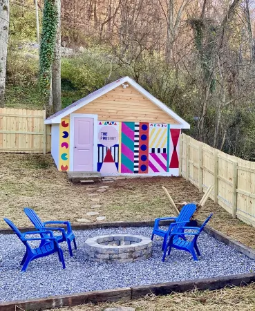 Private 2mile UT, Worlds Fair Park, Thompson Boling Arena Отели рядом с достопримечательностью «Regal Riviera»