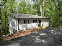 New Construction Modern Mountain Cabin close to Helen and Dahlonega