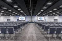 Hilton Geneva Hotel and Conference Centre فنادق في Versoix