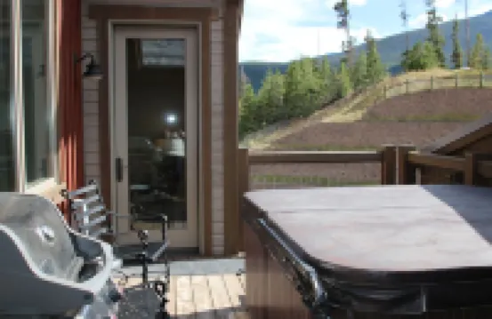 Luxury Condo, Private Hot Tub, Perfectly Located