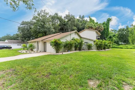 Luxurious & Cozy 6Bed Gem ~ Heated Pool ~Fire Pit ~ Bar & Game Room ~ Downtown