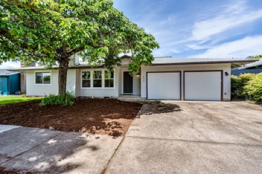 Close to Autzen, Hayward, & Hospitals