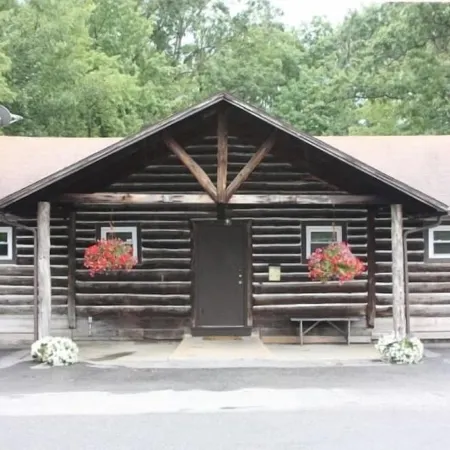 Family and Pet Friendly, Lodge is 20 Mins from Penn State, State College PA