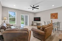 Home away from Home, upscale townhome Hotels in Plover