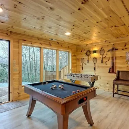 3 Suites with Game/Movie Room & Hot Tub