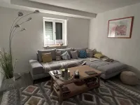 Gemütliche, Moderne 80qm Ferienwohnung, 10 Minuten von Pfaffenhofen Entfernt Hotels in Scheyern
