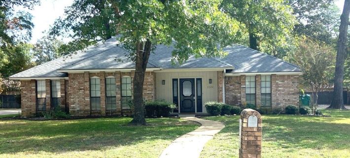 3 Bedroom Home with Plenty of Space for 10 Close to Shopping and Restaurants Hotels in Texarkana