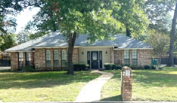 Large House with a Living Room and Game Room; Sleeps 10