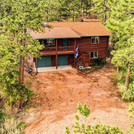 Secluded and Cozy Log Cabin /w Hot Tub + Fire Pit