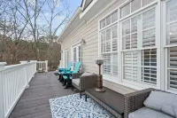 PRIVATE LAKEFRONT HOME WITH HOT TUB & AMAZING VIEW OF LAKE OCONEE