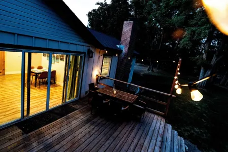 Charming Spacious Riverside 2-bedroom house in welcoming Reno with AC, WiFi Отели рядом с достопримечательностью «Университет Невада, Рино»