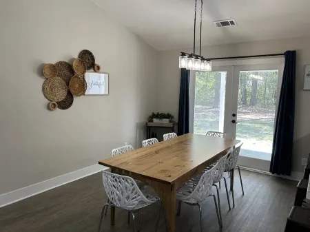 Inlet Escape Private Home, Heart of Inlet, short walk to Marshwalk