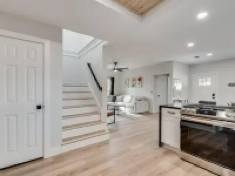 Old Town Keller 5bed 3 bath home Hotels in Keller