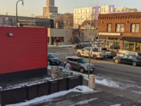 Great Uptown Apartment! Great Location!