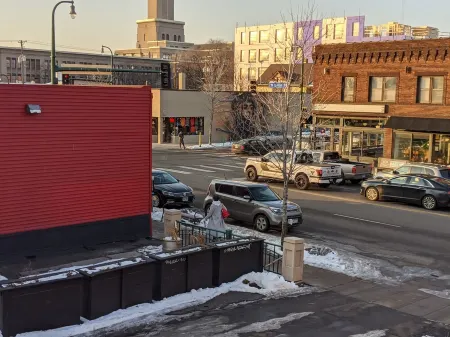 Great Uptown Apartment! Great Location! Отели рядом с достопримечательностью «Park Nicollet Eye Care and Optical Store St. Louis Park»