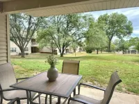 3 Min to Strip! Indoor Pool, Hot tub, Sauna, new!