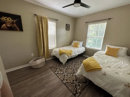 Cozy, Quiet & Private 3 BR Home! 15 Min to CLT Airport!