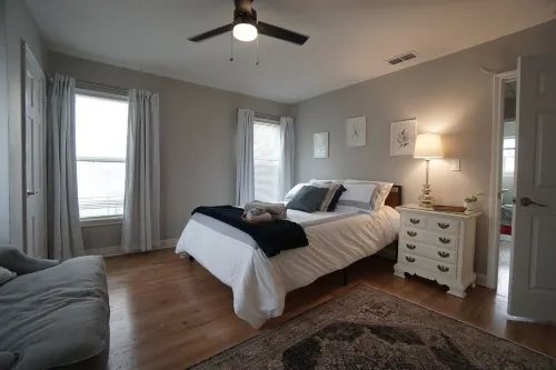 Cozy Cottage next to MSU Texas, centrally located!