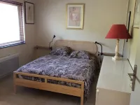 Self-contained apartment in a villa on 4000 square metres of land Hotels in Fuveau