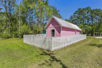 Castaway Tiny Home in Bon Secour near Bon Secour River, 8 miles to sportsplex Hotels near Foley Beach Express Industrial Park