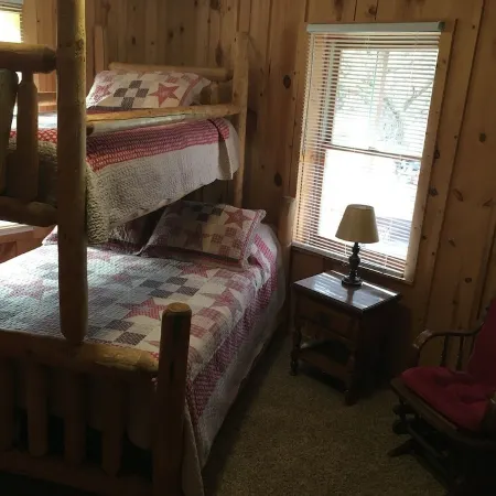 Fern Creek Cabins @ New River Gorge, Secluded, White Water, Hiking, Hot Tub.
