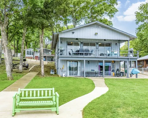 Lakefront w/ Dock, 300mb Wifi, Theater, Arcade Hotels in Tool