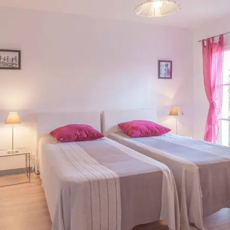 Big garden, 200m beach, shops 500m, wifi,