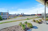 Free Parking and Gym - Loft Near Wells Fargo Arena Downtown - Stocked Kitchen