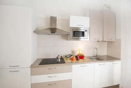 Convenient for Motorway (Però Exit) and for Those Using Public Transport ( Però)