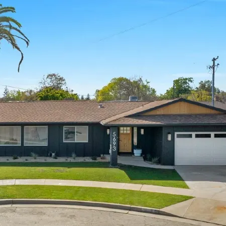 Unique Modern Home W/Pool