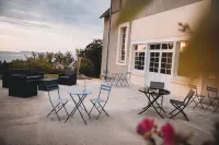 Entre Honfleur et Deauville, Face à la Mer, Dans une Bâtisse Normande Hotels in Cricquebeuf