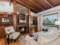 Modern contempary house. Hotels in Concord