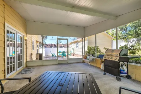 Cozy, Close to downtown Lake View home. Отели в г. Клермонт